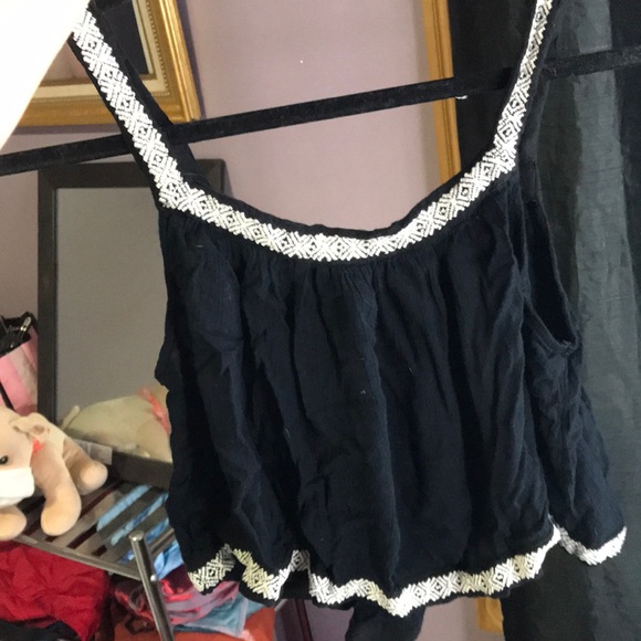 Black flowy crop top - Picture 2 of 3